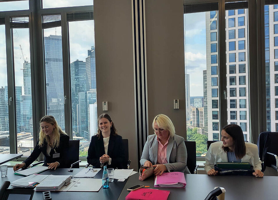 from left to right: Aleksandra Lech, Lena Geiersperger, Nadine Brunner and Alina Maresch before the pleading against the University of Yerevan