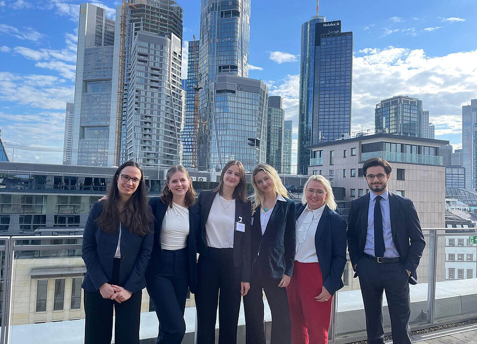 from left to right: Hannah Grandits, Lena Geiersperger, Alina Maresch, Aleksandra Lech, Nadine Brunner and Nektarios Papadimos